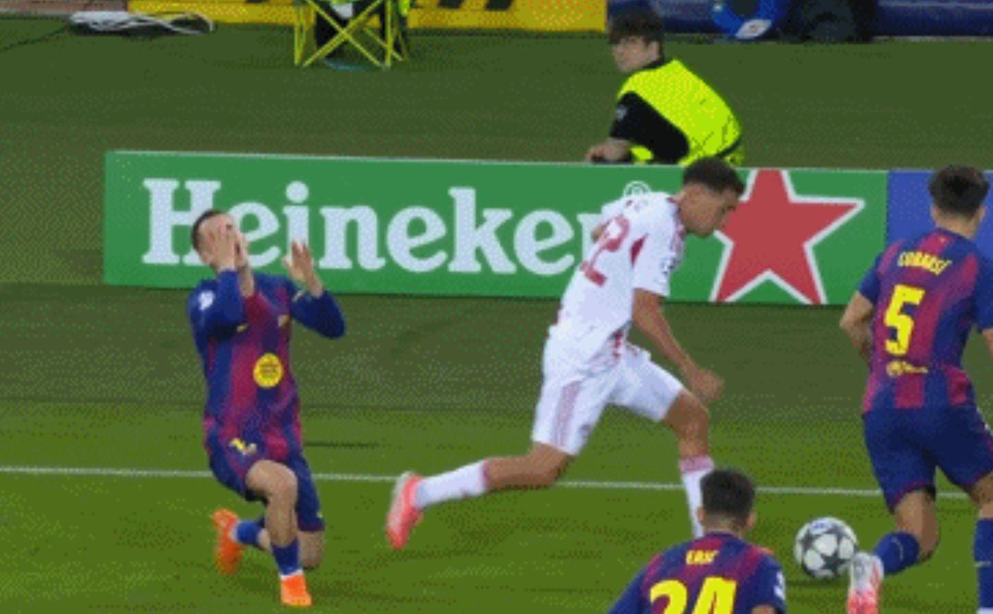 裁判犯了一, 赫泽转身护 裁判犯了一, 赫泽转身护