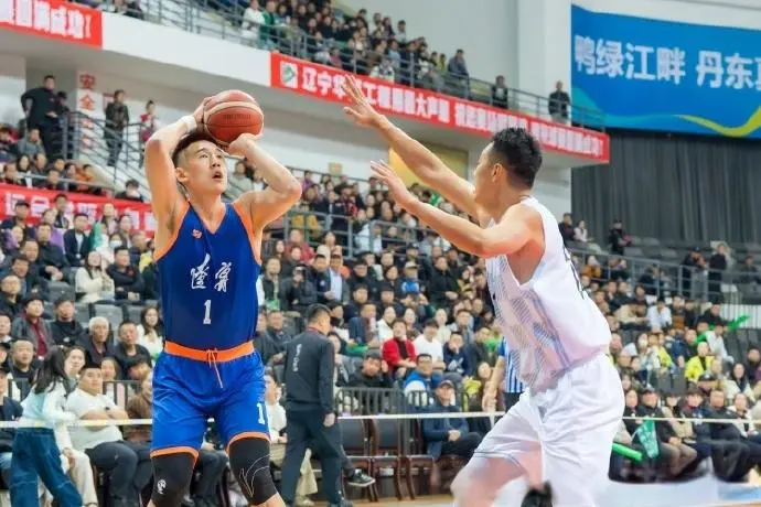 员付豪接受 员付豪接受